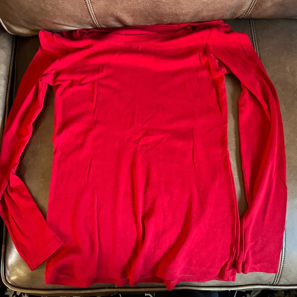 Gap Women’s Red Cotton Long Sleeve Tee - Picture 2 of 3